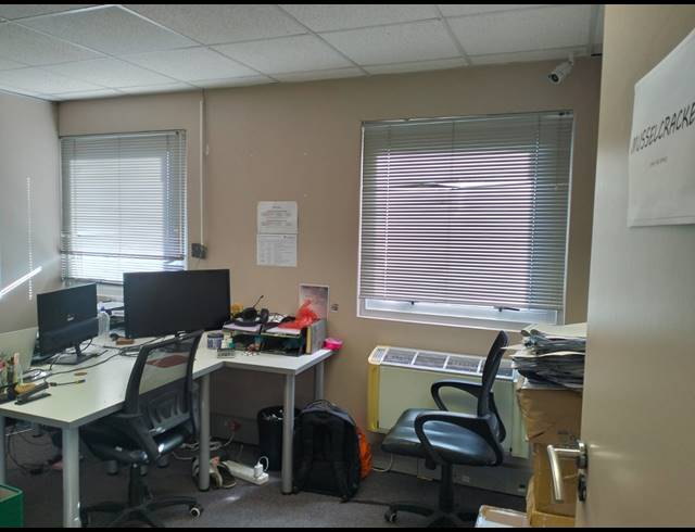 422M² BUSINESS CENTRE TO LET IN ROSENPARK